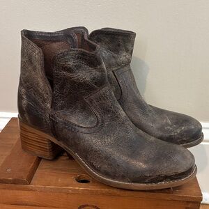 Diba true Distressed Leather Ankle Booties size 9.5